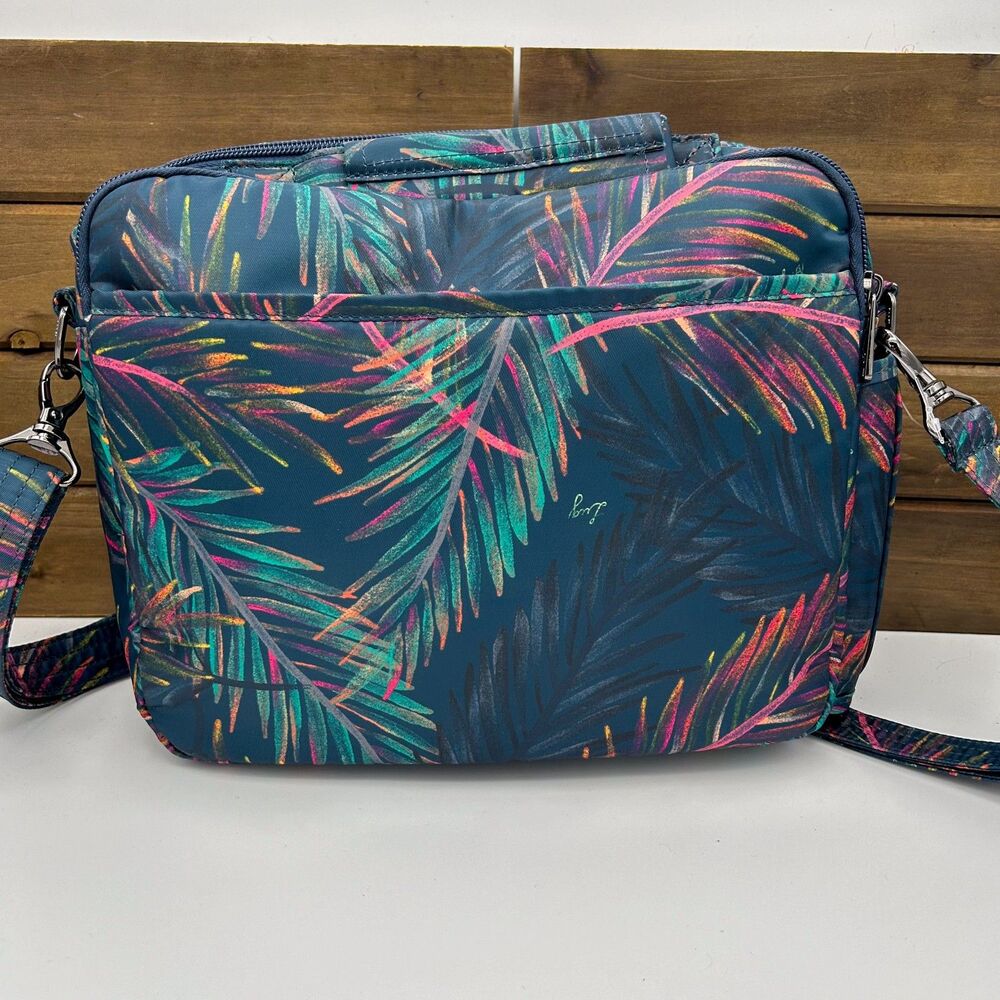 Lug Navigator Crossbody Bag NWT Tropical Leaf Blue Pink Quilted - Picture 2 of 9